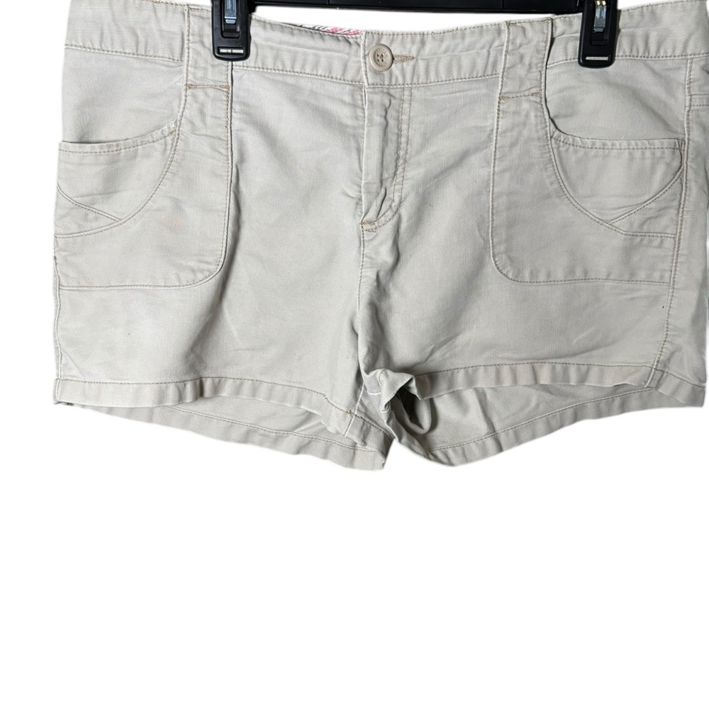 American Eagle Women's Casual Cream Shorts Size 14